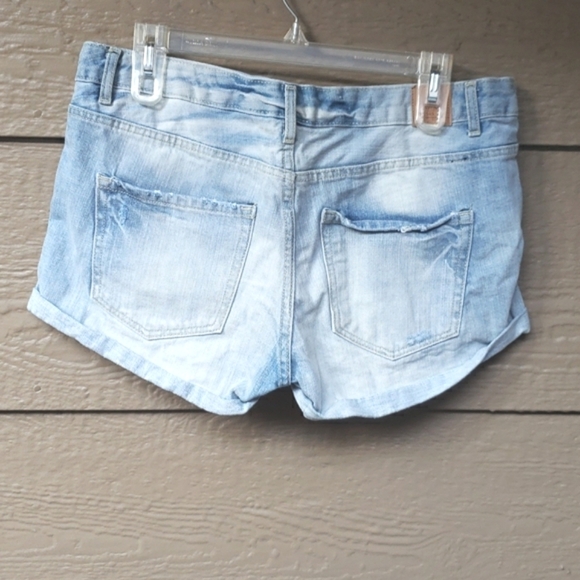 H&M DIVIDED Denim Shorts Cuffed Light Wash Distressed 10 - Picture 8 of 12